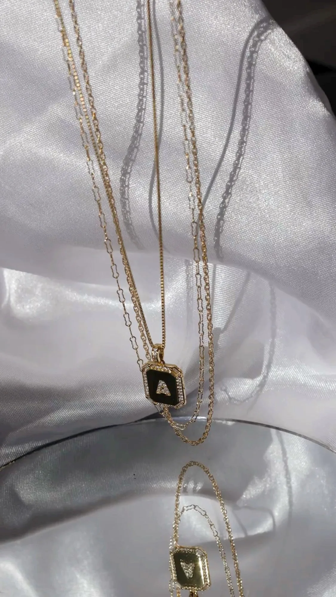 Carta Pendant   Classic Box Chain