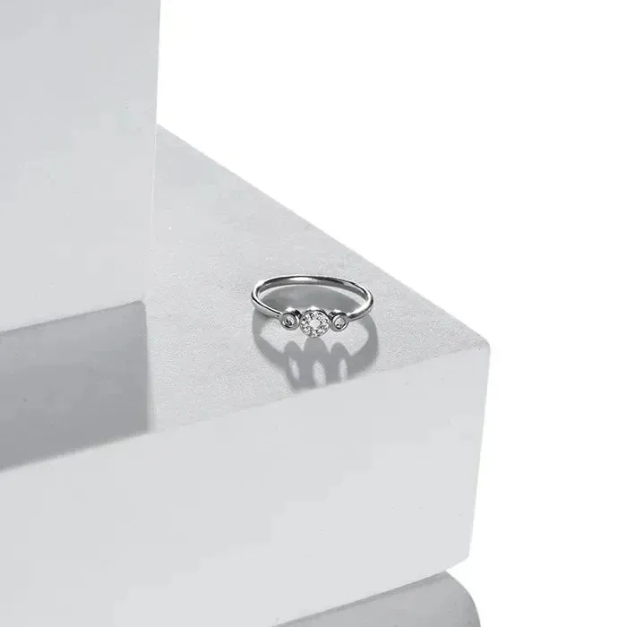 Chic Solitaire Silver Ring