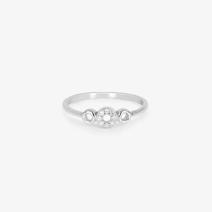 Chic Solitaire Silver Ring