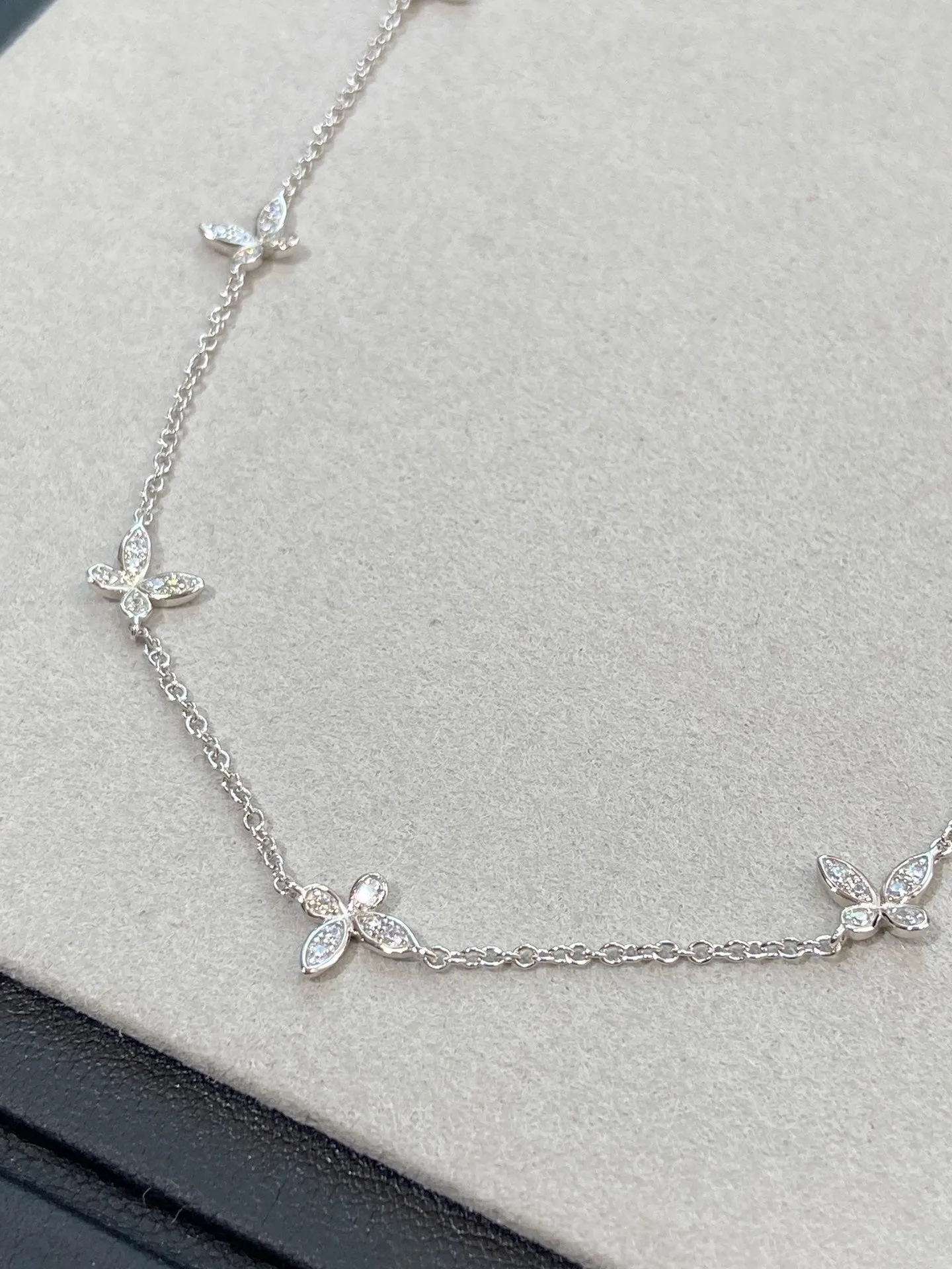 CLASSIC BUTTERFLY PETITE DIAMOND SILVER NECKLACE