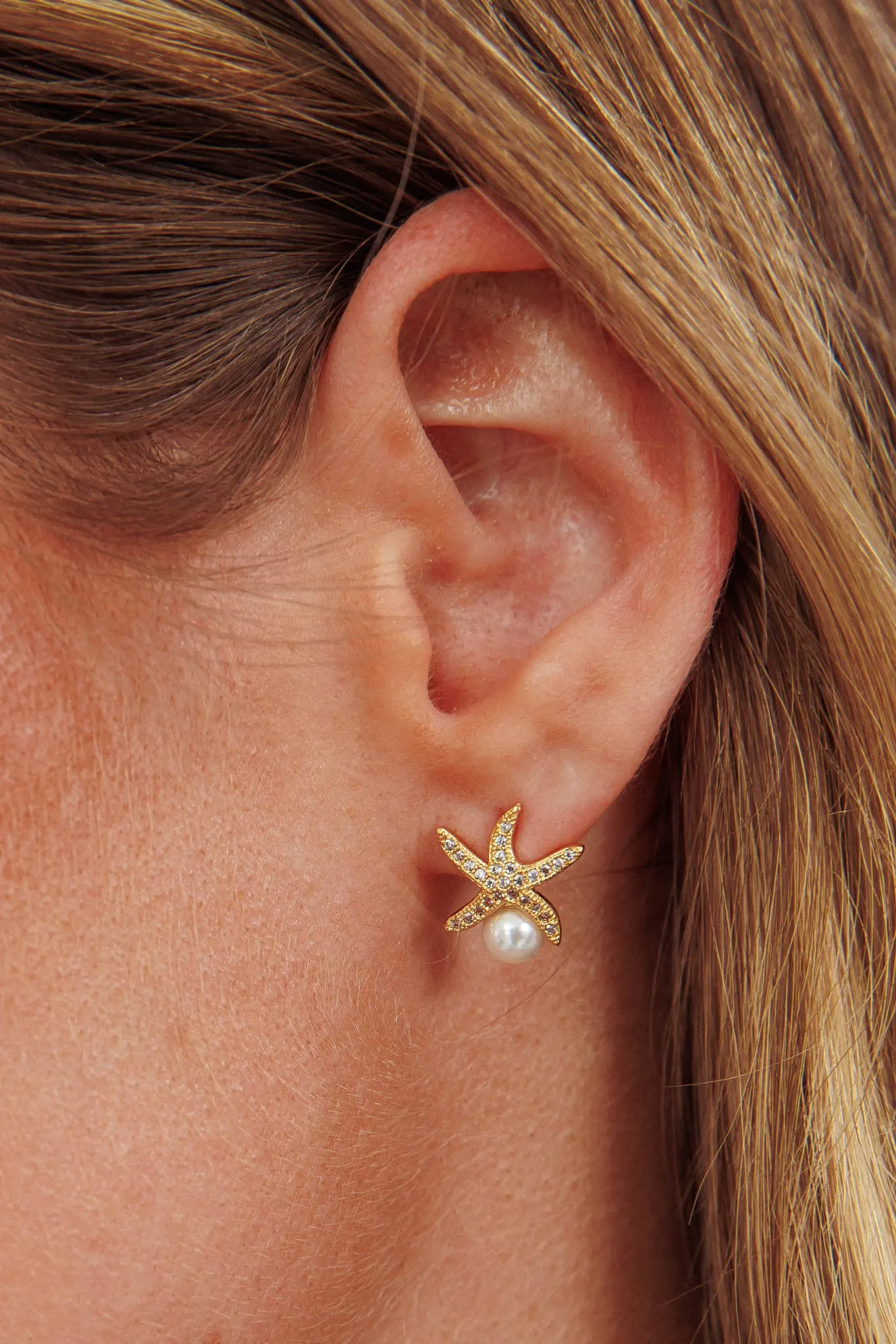 Ethereal Starfish With Pearl Stud Earrings Gold