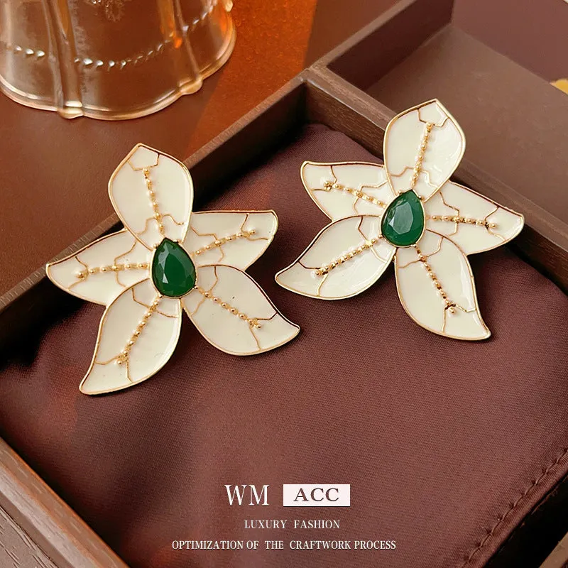 Luxurious Leaf Geometric Alloy Electroplating Earrings