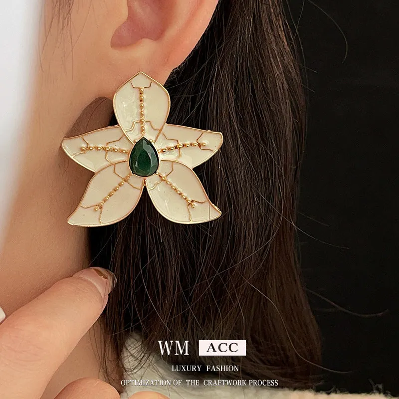 Luxurious Leaf Geometric Alloy Electroplating Earrings