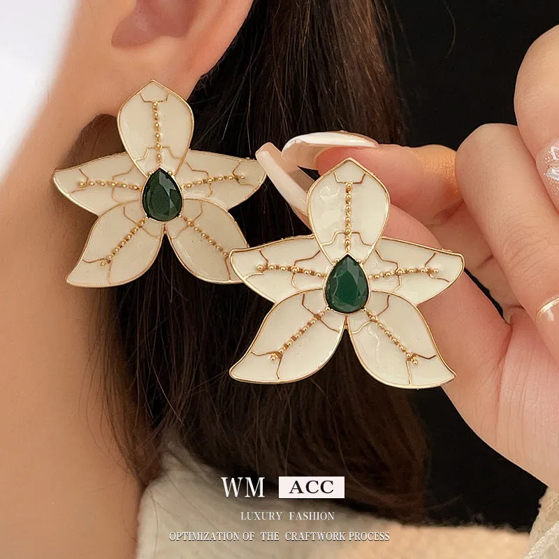 Luxurious Leaf Geometric Alloy Electroplating Earrings