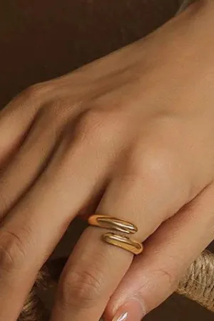 White Curve Twist Gold Plate Ring